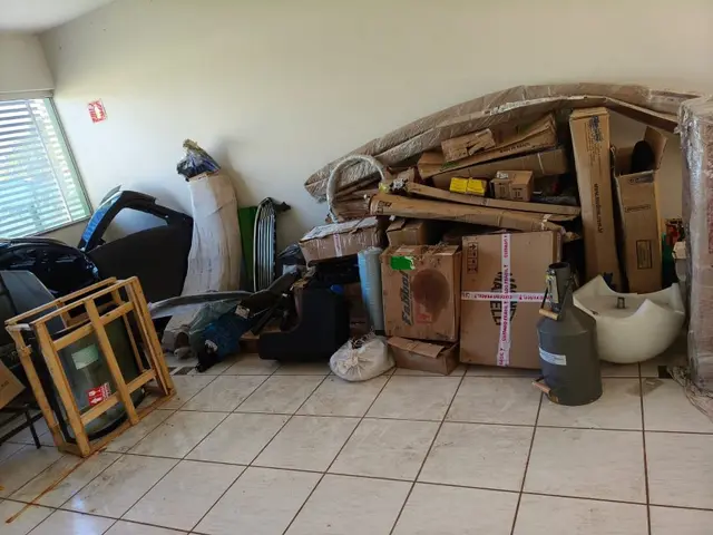 Lote com: Latarias, Radiadores, Lanterna,Faróis e Peças