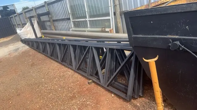 LOTE C/ 04 VIGAS DE 10M PARA BARRACÃO