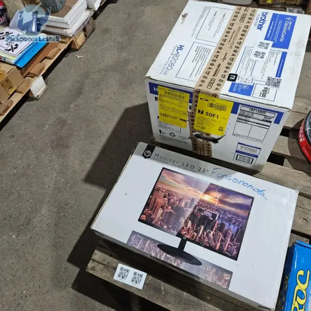 01 monitor LED BrazilPC 23WR 75 FHD, 23 polegadas, entrada de 110 a 240 V, na cor preta.