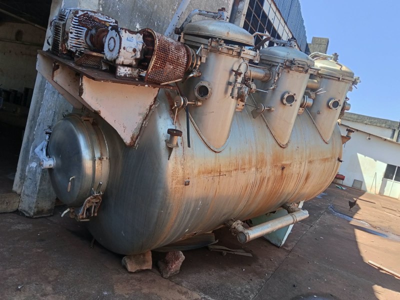 TANQUE ECONOFLOR DE AÇO EM INÓX 316; COMP. 4.20 X 2.10 LARG.