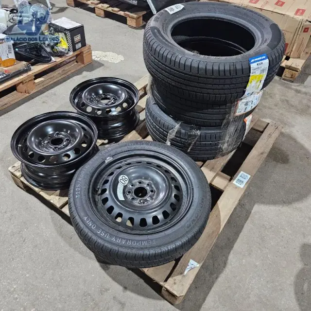 06 produtos de pneus e rodas, sendo eles
