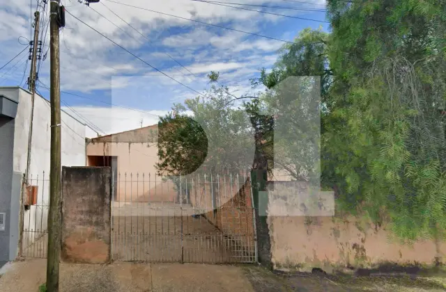 Casa - 90 m² (a.c.) e 304,00 m² (a.t.)