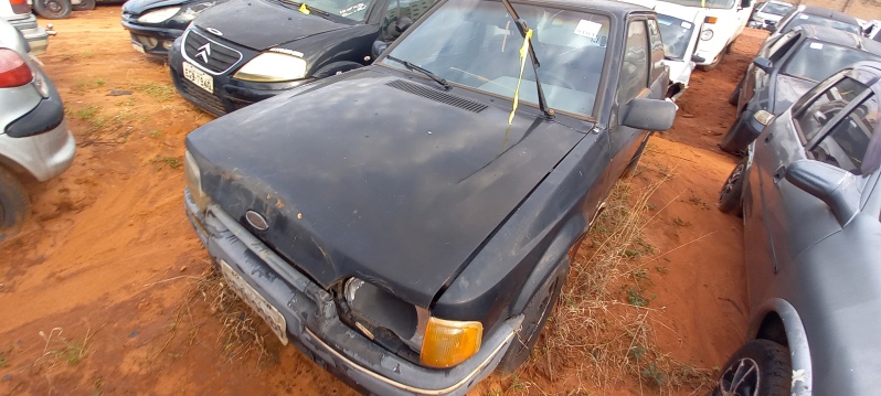 SUCATA APROVEITÁVEL COM MOTOR INSERVÍVEL