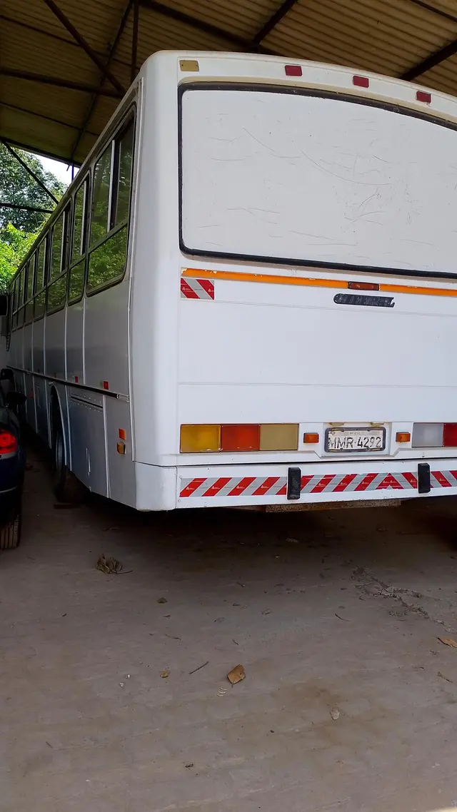 M.BENZ/OF 1620 - ANO/MODELO: 1995/1996 – PLACA: MMR4292 – RENAVAM: 649648757 – COMBUSTÍVEL: DIESEL – COR: BRANCA