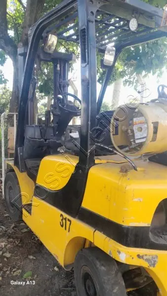 EMPILHADEIRA YALE MOD. GLP 050 ANO 2012 - 2 TON. - NO ESTADO