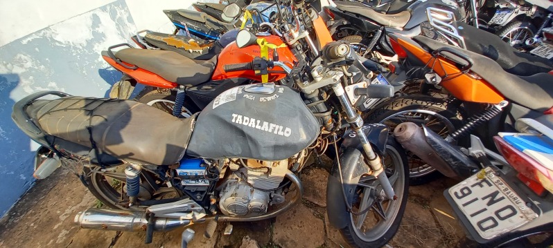 SUCATA APROVEITÁVEL COM MOTOR INSERVÍVEL