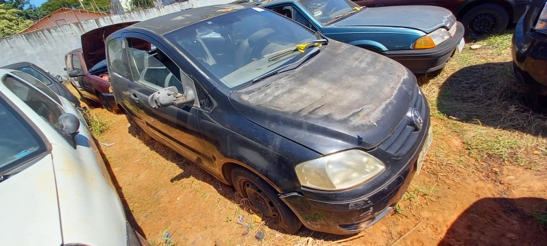SUCATA APROVEITÁVEL COM MOTOR INSERVÍVEL