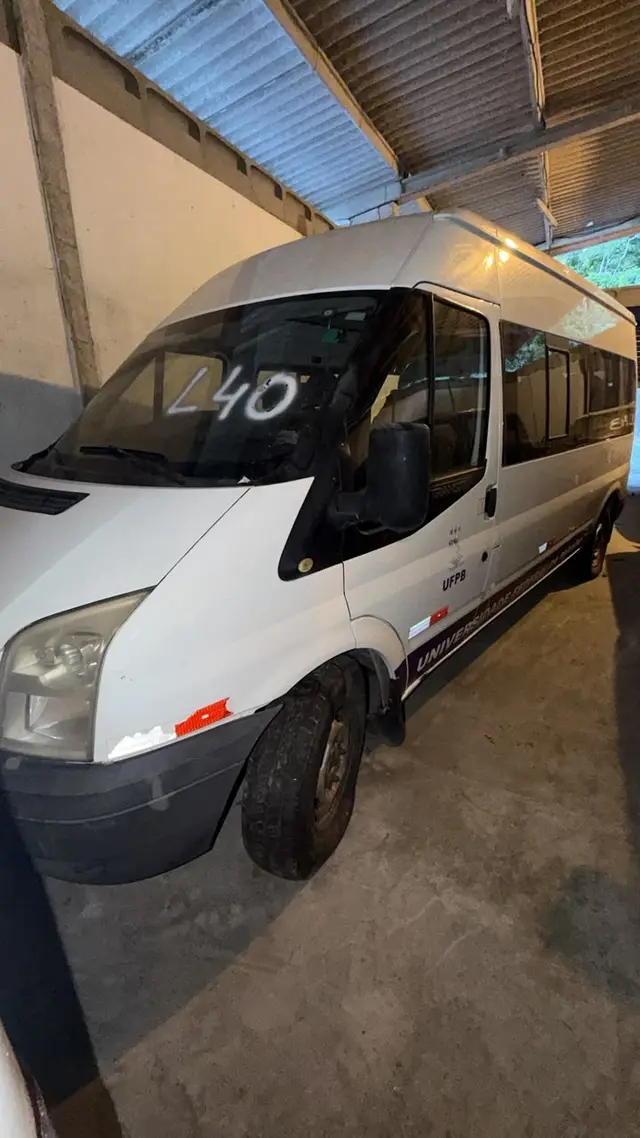 FORD/TRANSIT 350L BUS – ANO/MODELO 2013/2013 – PLACA: OFB7113 – RENAVAM: 998537993 – COMBUSTÍVEL: DIESEL – COR: BRANCA
