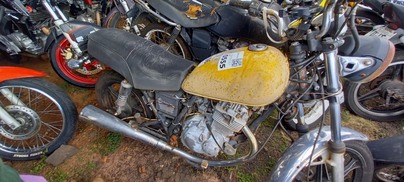 SUCATA APROVEITÁVEL COM MOTOR INSERVÍVEL
