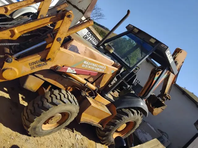 RETROESCAVADEIRA CASE 580L