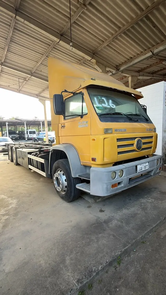 VOLKSWAGEN/24.250E WORKER - ANO/MODELO: 2011/2012 – PLACA: JJU1977 – RENAVAM: 464282870 – COMBUSTÍVEL: DIESEL – COR: AMARELA