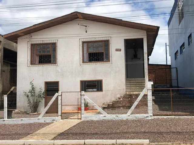 TERRENO DE 341m² COM DUAS CASAS