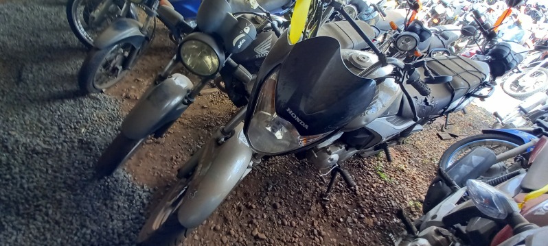 SUCATA APROVEITÁVEL COM MOTOR INSERVÍVEL