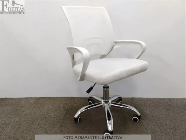 LOTE COM 01 CADEIRA EXECUTIVA G2 TECIDO BRANCA GIRATÓRIA BASE CROMADA APOIO BRAÇO FIXO AJUSTE…
