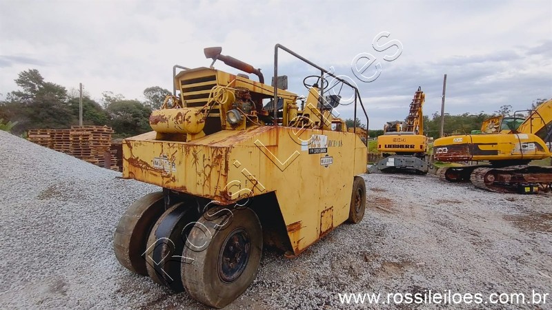 ROLO COMPACTADOR DE PNEUS OPERACIONAL