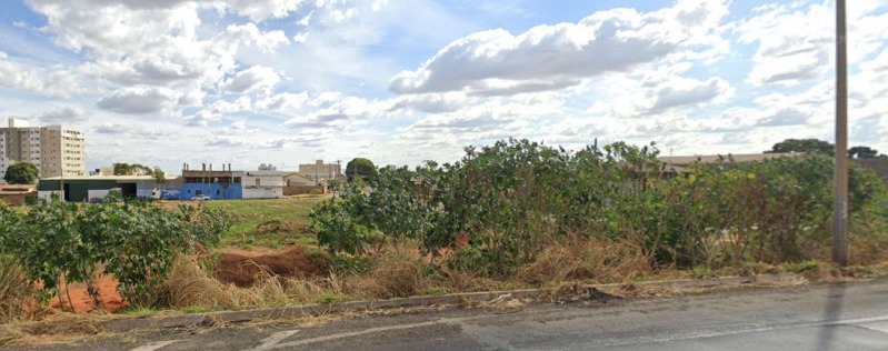 Uma gleba de terras às margens da BR-050 em Uberlândia/MG