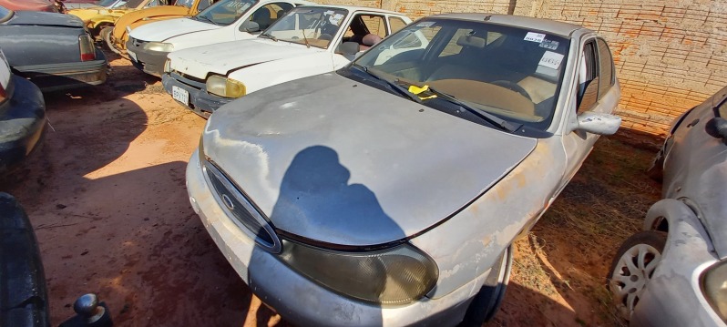 SUCATA APROVEITÁVEL COM MOTOR INSERVÍVEL