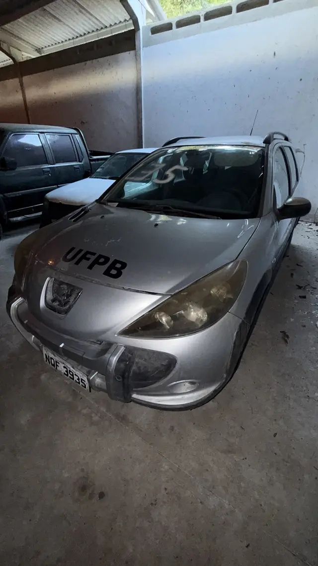 PEUGEOT/207 ESCAPADE - ANO/MODELO: 2010/2011 – PLACA: NQF3935 – RENAVAM: 286827816 – COMBUSTÍVEL: ÁLCOOL/GASOLINA – COR: PRATA