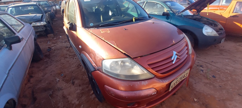 SUCATA APROVEITÁVEL COM MOTOR INSERVÍVEL
