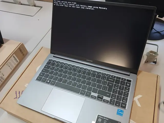NOTEBOOK SAMSUNG GALAXY BOOK4 CORE I3 8GB RAM SSD 256GB TELA 15,6 FULL HD