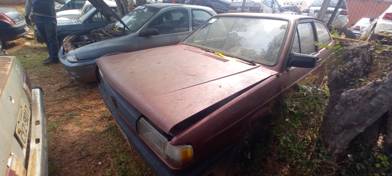 SUCATA APROVEITÁVEL COM MOTOR INSERVÍVEL