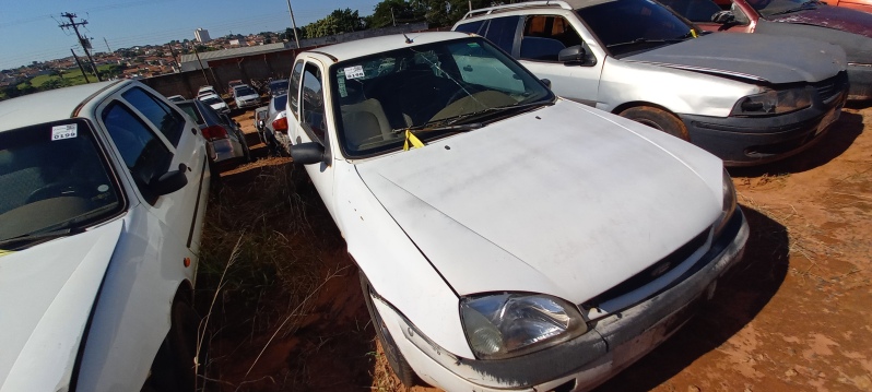 SUCATA APROVEITÁVEL COM MOTOR INSERVÍVEL