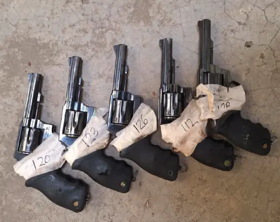 REVÓLVERES TAURUS E ROSSI CALIBRE.38