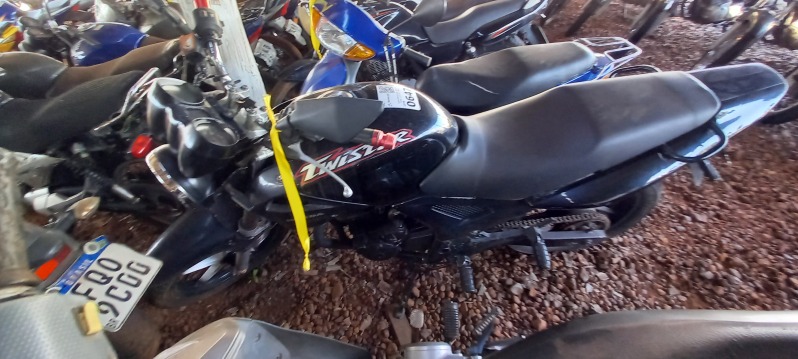 SUCATA APROVEITÁVEL COM MOTOR INSERVÍVEL