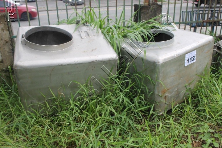 2 CONTAINERS EM AÇO INOX. CAP. 1000 L, DIM. 1X1,15X0,85 M