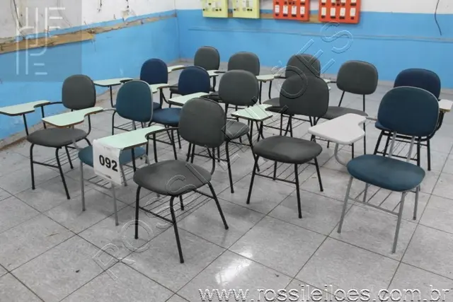 13 CADEIRAS TIPO UNIVERSITÁRIO