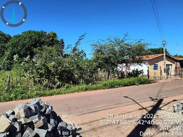 Casa - Área privativa: 62 m², Com 2 qt(s) - Localizado(a): RUA SANTA LUZIA, N. 1148 - DEMERVAL LOBAO/PI - CEP: 64390000