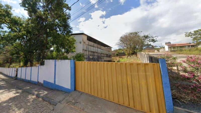 PRÉDIO ESCOLAR/COMERCIAL DE 3 PAVIMENTOS, PÁTIO, SACADA E CANTINA COM TERRENO DE 4.972M² LOCALIZADO EM IGUATAMA/MG