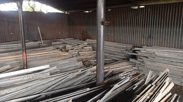 Lote com: 30 Ton