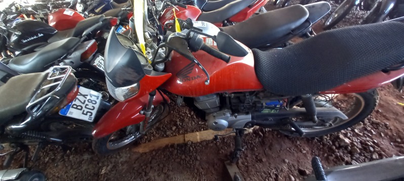 SUCATA APROVEITÁVEL COM MOTOR INSERVÍVEL