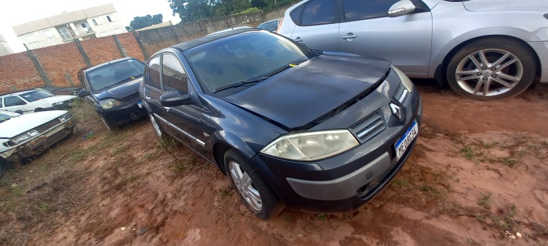 SUCATA APROVEITÁVEL COM MOTOR INSERVÍVEL