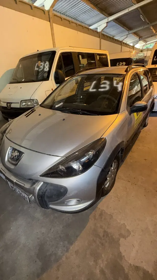 PEUGEOT/207 ESCAPADE - ANO/MODELO: 2010/2011 – PLACA: NQF3945 – RENAVAM: 286834154 – COMBUSTÍVEL: ÁLCOOL/GASOLINA – COR: PRATA
