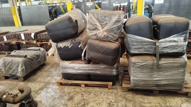 Lote com: 11 tanques de combustível Bepo M194F - Plástico preto 210L P/MB 1620 Boia Baioneta - 2002…