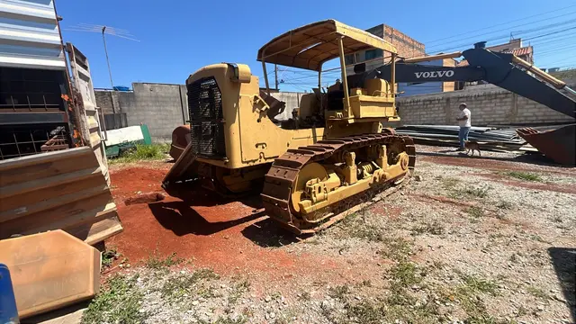 TRATOR DE ESTEIRA CATERPILLAR D7 ANO 1985