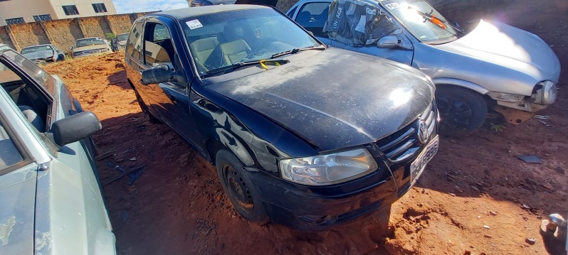 SUCATA APROVEITÁVEL COM MOTOR INSERVÍVEL
