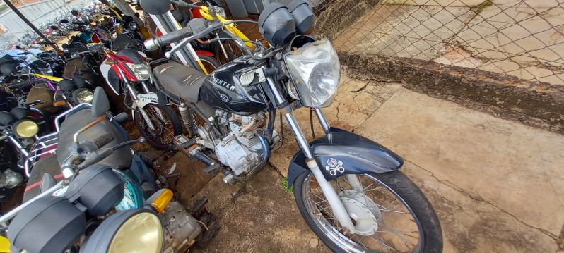 SUCATA APROVEITÁVEL COM MOTOR INSERVÍVEL