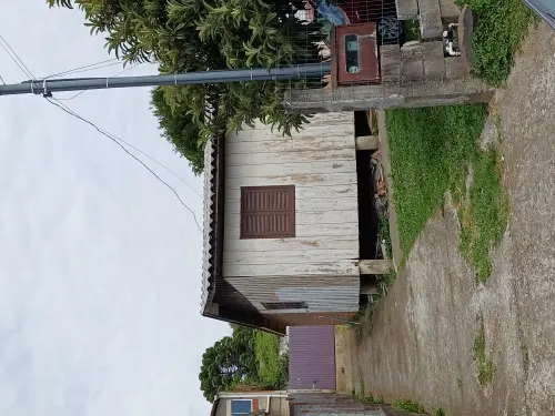 LOTE URBANO, COM ÁREA DE 360,00M², ONDE ESTÁ EDIFICADA UMA CASA DE MADEIRA (NÃO AVERBADA), SITO AO BAIRRO CIDADE NOVA, NA CIDADE DE CAXIAS DO SUL/RS