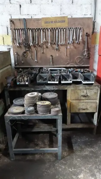 LOTE COM ITENS DIVERSOS SENDO