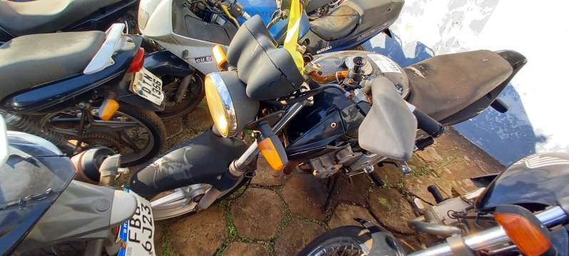 SUCATA APROVEITÁVEL COM MOTOR INSERVÍVEL