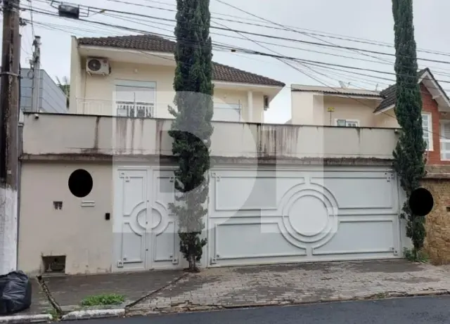 Casa - 299,00 m² (a.c.) e 369,00 m² (a.t.)