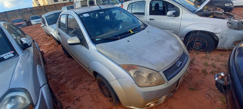 SUCATA APROVEITÁVEL COM MOTOR INSERVÍVEL