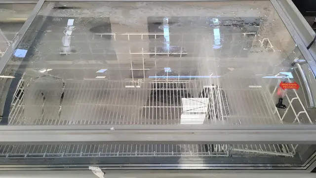 ILHA EXPOSITORA ELETROFRIO COM VIDRO FRONTAL ICFD 2500 VD 640Wh 220vVAC 60HZ 2.9A 2.50M