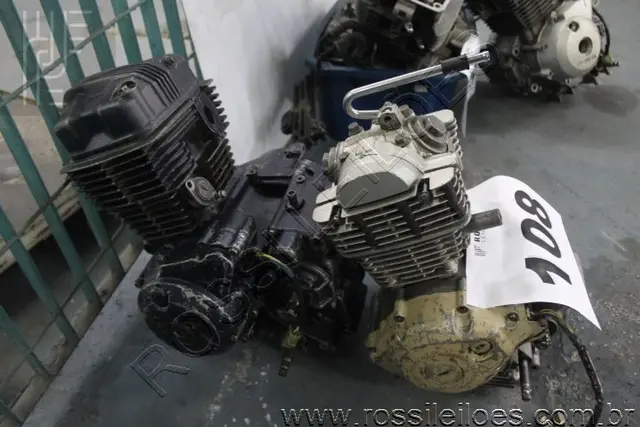 1 MOTOR DE MOTO HONDA E 1 MOTOR DE MOTO YAMAHA