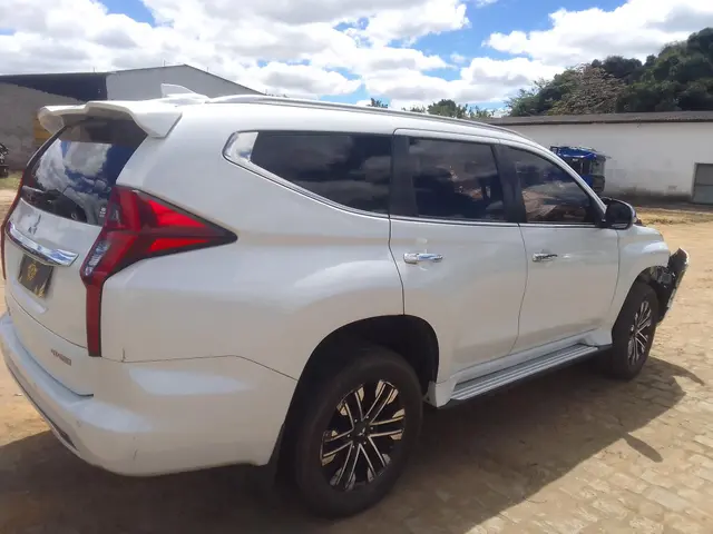 MITSUBISHI / PAJERO SPORT HPE 2.4 4X4 AUT. DIESEL 2023/2024