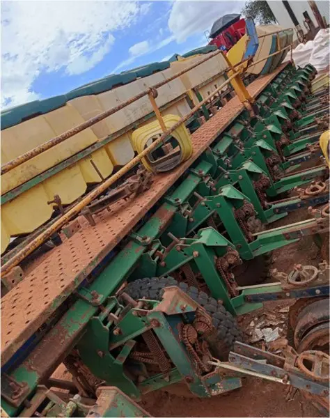 LOTE C/ 4 PLANTADEIRAS DE GRÃOS, SENDO 01 PLANTADEIRA MARCA TATU E 03 PLANTADEIRAS MARCA SEMEATO