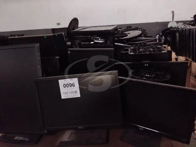 APROXIMADAMENTE 500 MONITORES DE TELA PLANA DE POLEGADAS VARIADAS